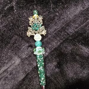 Exquisite Green Beaded Frog Pen